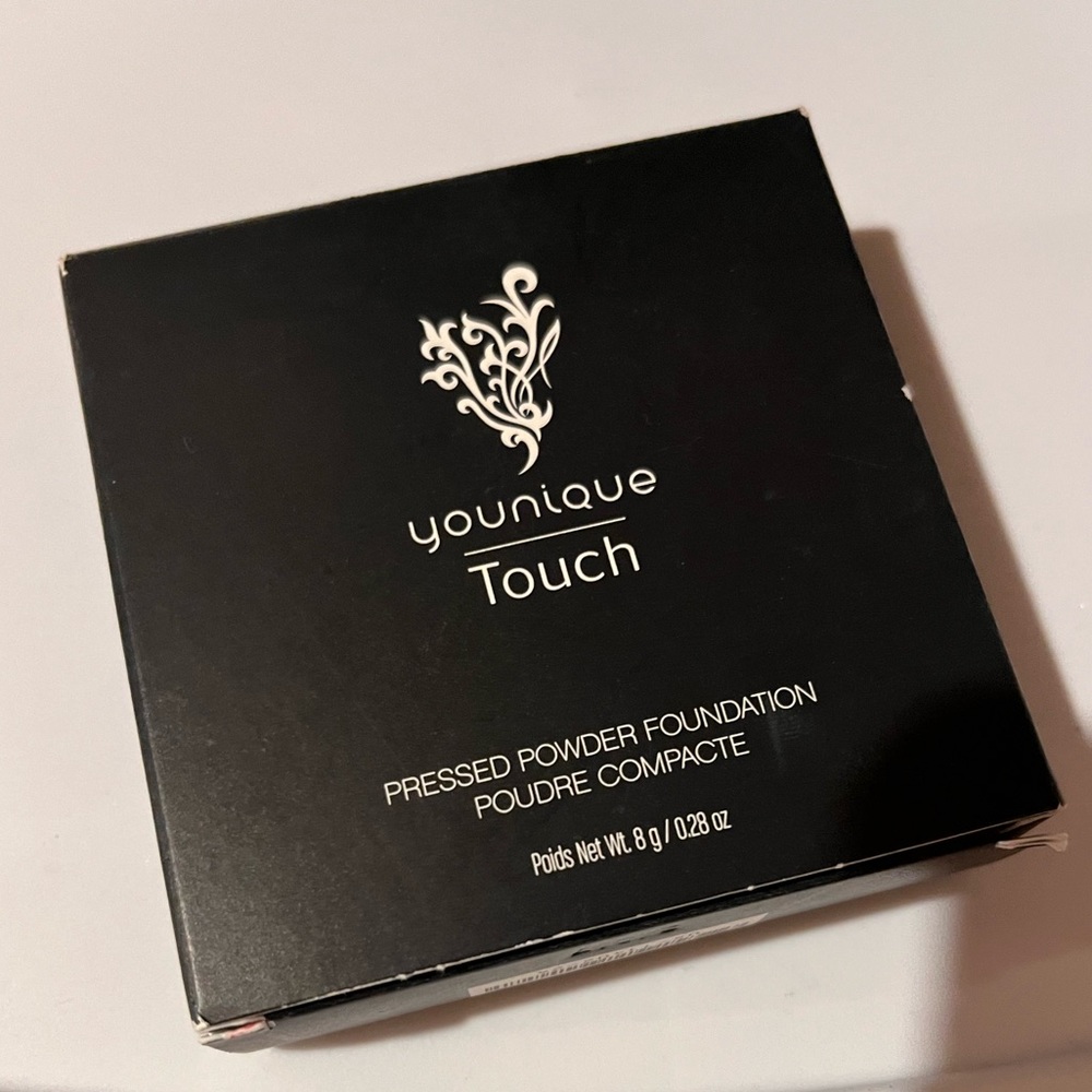 Younique powder foundation taffeta